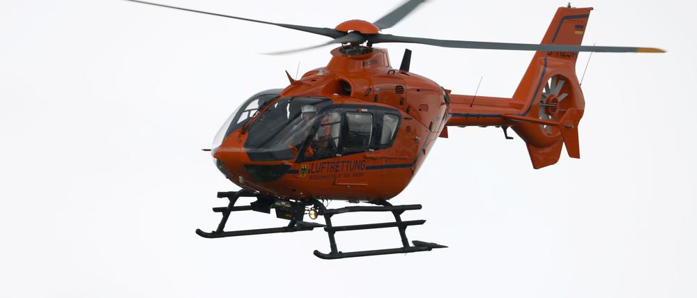 Auch zwei Rettungshubschrauber waren an der Unfallstelle im Einsatz. (Symbolbild)