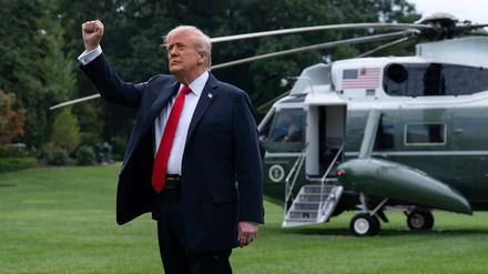 Trump spricht eine Warnung an die Hamas aus.