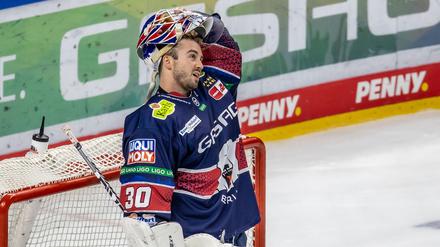 Torhüter Jake Hildebrand muss mit den Eisbären Berlin eine weitere Niederlage in der CHL hinnehmen.
