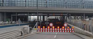 Ampelausfall am Haupbahnhof Berlin. Keine Durchfahrt durch den Tiergartentunnel. Foto: Mike Wolff