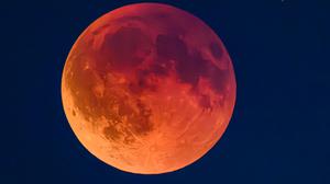 Eine totale Mondfinsternis ist am 7. September 2025 als sogenannter Blutmond in Brandenburg (Lebus) zu sehen. 