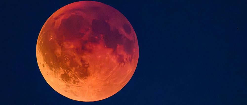 Eine totale Mondfinsternis ist am 7. September 2025 als sogenannter Blutmond in Brandenburg (Lebus) zu sehen.