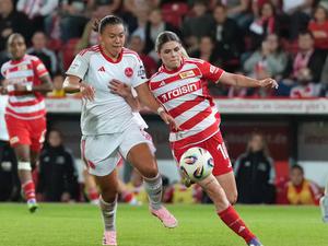 Eileen Campbell (rechts) spielte am Sonntag erstmals mit Union in der Bundesliga.