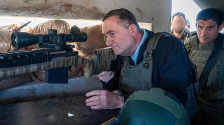 Israels Verteidigungsminister Israel Katz bei einem Truppenbesuch im Südlibanon im Februar