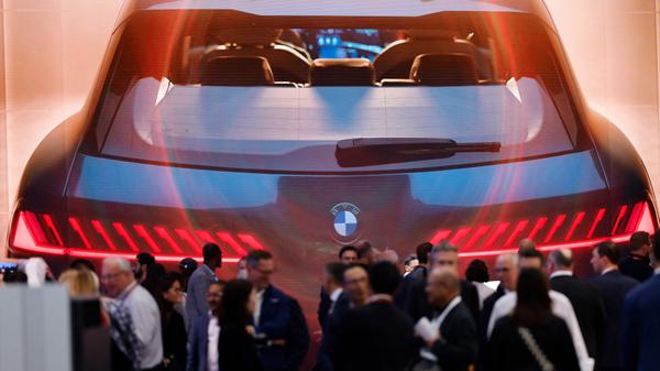 BMW ist auf der IAA in München mit seinen neuen Elektroautos zum Erfolg verdammt.