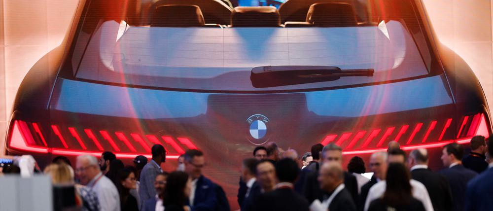 BMW ist auf der IAA in München mit seinen neuen Elektroautos zum Erfolg verdammt.