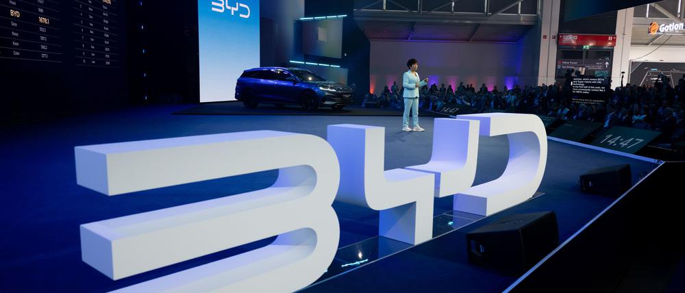 Der chinesische Autobauer BYD tritt auf der IAA voller Selbstbewusstsein auf. 