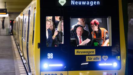 Premierenfahrt Berliner U-Bahn Reihe JK mit Regierungschef Kai Wegner (CDU).