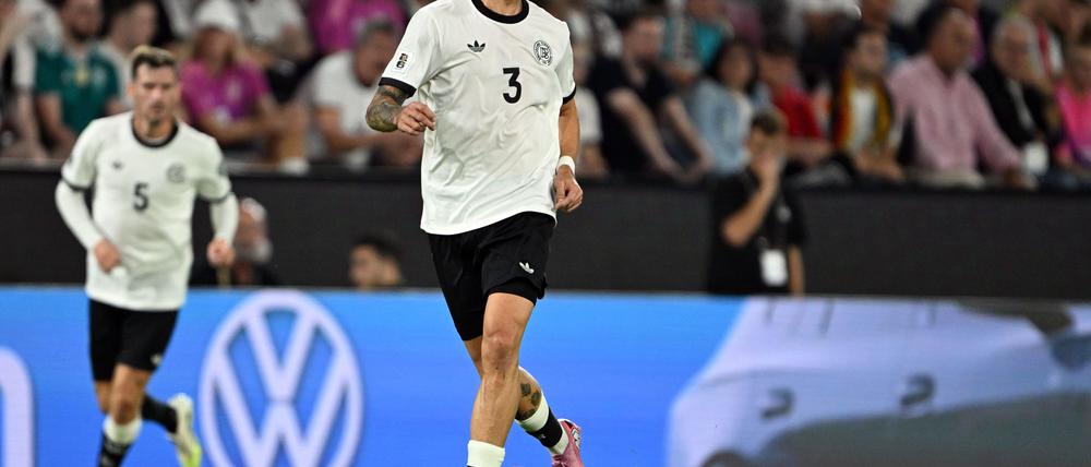 Robin Koch ist in den Augen von Eintracht Frankfurts Sportvorstand Markus Krösche der momentan beste deutsche Abwehrspieler.