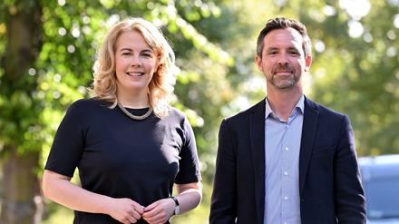 FDP-Chefin Linda Teuteberg (FDP) und der SPD-Oberbürgermeisterkandidat Severin Fischer (SPD)
