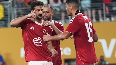 Mohamed Ali Ben Romdhane (l) machte Tunesiens WM-Teilnahme perfekt.