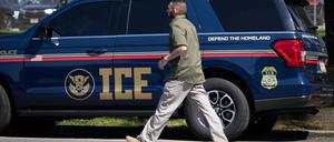 Das Weiße Haus behauptet, die Aktion richte sich gegen „illegale kriminelle Ausländer“
