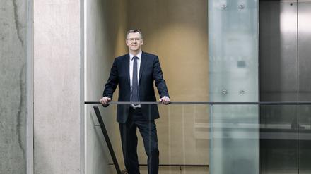 Christoph Winterhalter verwaltet mit dem DIN mehr als 35.000 Normen.
