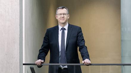 Christoph Winterhalter verwaltet mit dem DIN mehr als 35.000 Normen.