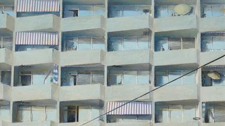 Wolfram Ebersbachs „Hausfassade“ von 1974 ist in der Ausstellung „Wohnkomplex“ im Kunsthaus Minsk in Potsdam zu sehen.