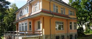 Die denkmalgeschützte Villa Schönbach in Berlin-Westend steht zum Verkauf.