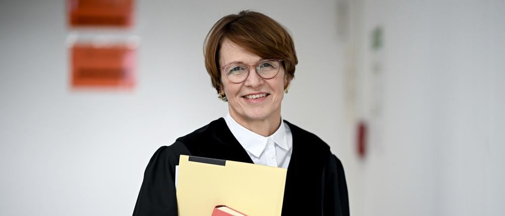 Abschied vom eigenen Amt.  Die Lektüre von Gerichtsurteilen ist künftig nur noch ein Hobby für Elke Büdenbender.