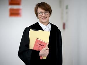 Abschied vom eigenen Amt.  Die Lektüre von Gerichtsurteilen ist künftig nur noch ein Hobby für Elke Büdenbender.