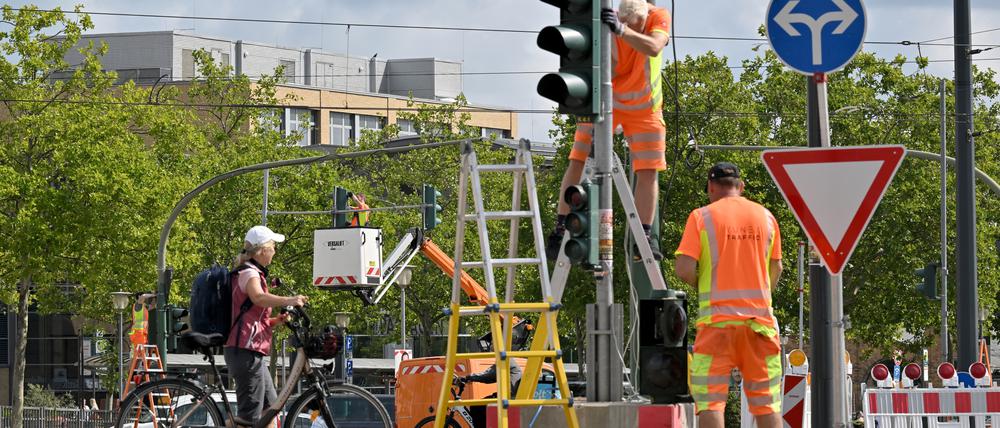 Potsdam, 20.08.2025, Lokales, Leipziger Dreieck, Baustelle, Bauarbeiten an den Ampeln, Verkehr, Foto: Ottmar Winter PNN ACHTUNG: Foto ist ausschließlich für redaktionelle Berichterstattung der PNN und des TGSP! Eine kommerzielle Nutzung, z.B. Werbung, ist ausgeschlossen. Die Weitergabe an nicht autorisierte Dritte, insbesondere eine weitergehende Vermarktung über Bilddatenbanken, ist unzulässig.