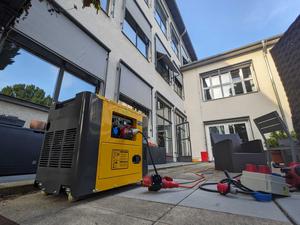 Der Retter in der Not: Ein Stromgenerator hält die Kühlschränke am Laufen.