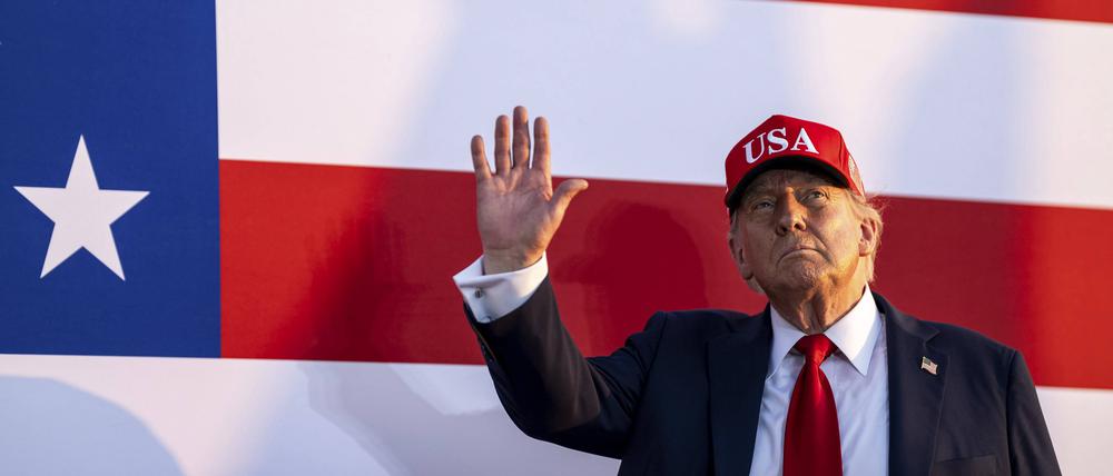 Ob in der US-Wirtschaft oder Weltpolitik: US-Präsident Donald Trump (79) löst Konflikte gerne mit einer Schocktherapie.