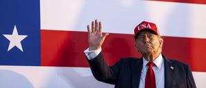 Ob in der US-Wirtschaft oder Weltpolitik: US-Präsident Donald Trump (79) löst Konflikte gerne mit einer Schocktherapie.