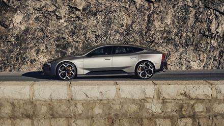 Leistungsfähige Silhouette: Die viertürige Sport-Limousine ist fünf Meter lang. 