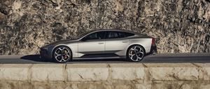 Leistungsfähige Silhouette: Die viertürige Sport-Limousine ist fünf Meter lang. 