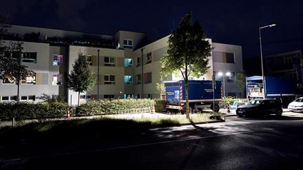 Nach einem mutmaßlichen Brandanschlag auf zwei Strommasten in Johannisthal sind weite Teile im Südosten der Hauptstadt noch ohne Elektrizität. 