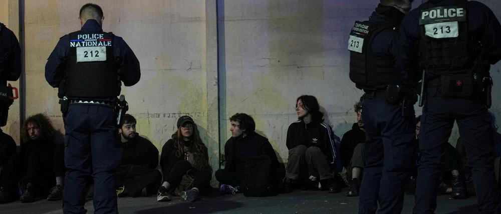 Dutzende Menschen wurden in Paris festgenommen.