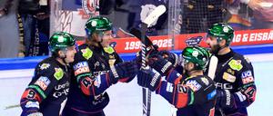 Korbinian Geibel (2.v.l) traf bei seinem einzigen Torschuss.