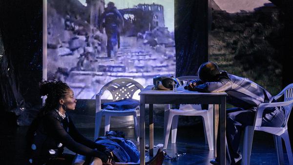 Szene aus dem Theaterstück "Die Brücke von Mostar" von Igor MemicCredit: Matthias Horn