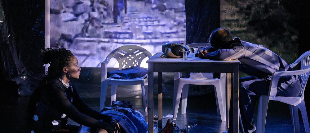Szene aus dem Theaterstück "Die Brücke von Mostar" von Igor MemicCredit: Matthias Horn