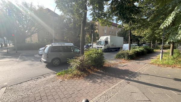 Der Verkehr am Dammweg kommt an den roten Ampeln zum Stocken.