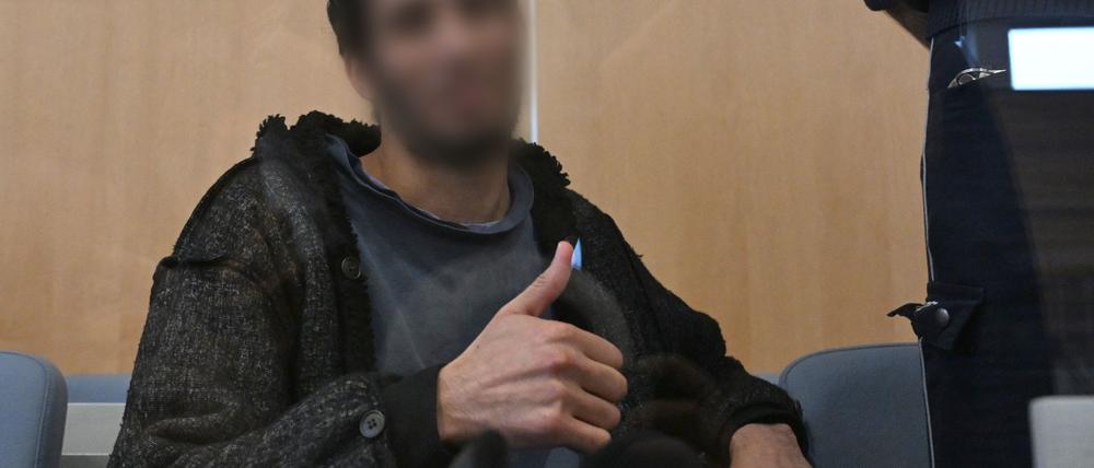 Issa al Hasan hatte bereits zu Prozessbeginn gestanden, den Messerangriff begangen zu haben. 