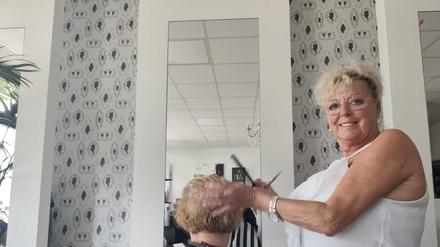 Friseurmeisterin Marina Hohmann vom Friseursalon Umfrisiert in Adlershof.