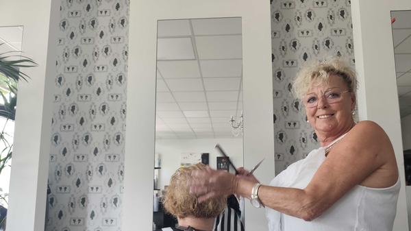 Friseurmeisterin Marina Hohmann vom Friseursalon Umfrisiert in Adlershof.