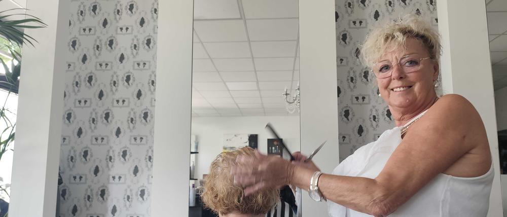 Friseurmeisterin Marina Hohmann vom Friseursalon Umfrisiert in Adlershof.
