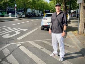 Dirk Goldmann wurde hier am Ku’damm durch eine Taxitür vom Rad gestoßen und dabei verletzt.