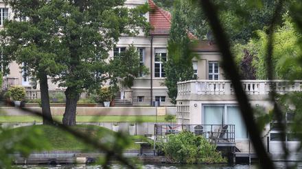 Blick auf die Villa Adlon, in dem das Geheimtreffen am 25. November 2023 stattfand. 