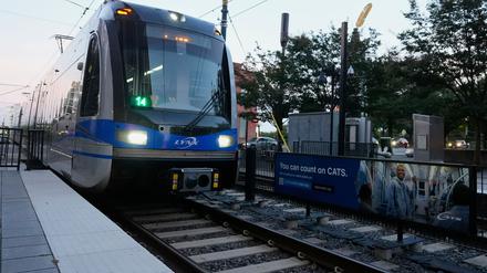 In einer Stadtbahn in den USA kam es zu einem tödlichen Angriff auf eine junge Frau. (Symbolbild)