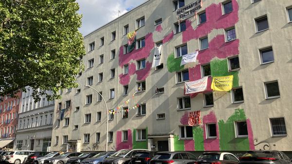 Der umkämpfte Hauskomplex in der Habersaathstraße von außen.