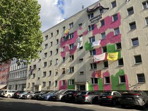 Der umkämpfte Hauskomplex in der Habersaathstraße von außen.