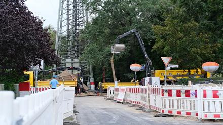 Brandanschlag auf Strommasten in Johannisthal.