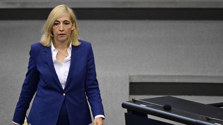 Gesundheitsministerin Nina Warken (CDU) muss schnell Lösungen für das Finanzloch bei den Krankenkassen präsentieren