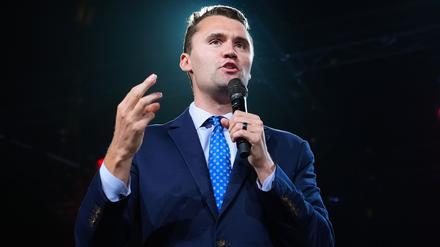Charlie Kirk, rechtskonservativen Podcaster und Aktivist, Gründer von Turning Point USA, Charlie Kirk, spricht bei einer Veranstaltung.