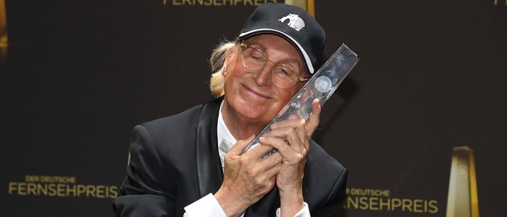 Otto Waalkes, Komiker, erhält den Ehrenpreis für sein Lebenswerk beim Deutschen Fernsehpreis.