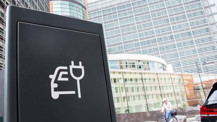 Eine Studie sieht die europäische Autoindustrie auf gutem Weg zu mehr Elektromobilität und warnt vor den Auswirkungen durch Verzögerungen. (Archivbild)  