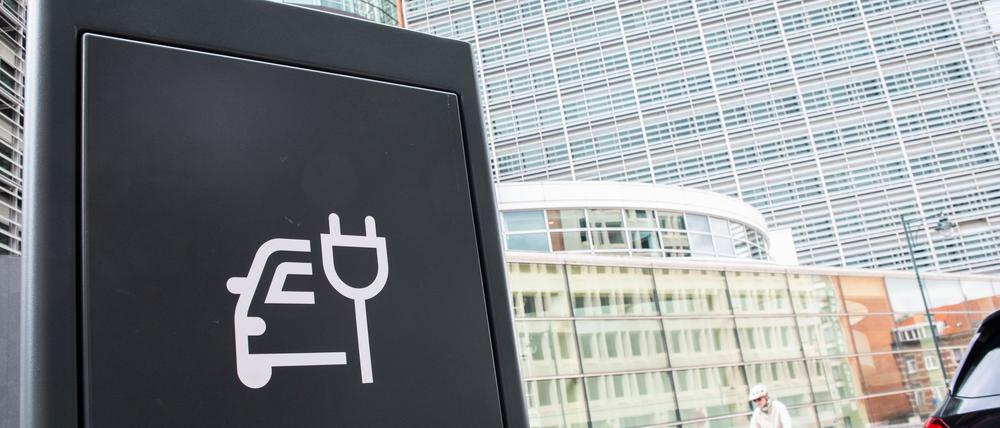 Eine Studie sieht die europäische Autoindustrie auf gutem Weg zu mehr Elektromobilität und warnt vor den Auswirkungen durch Verzögerungen. (Archivbild)  