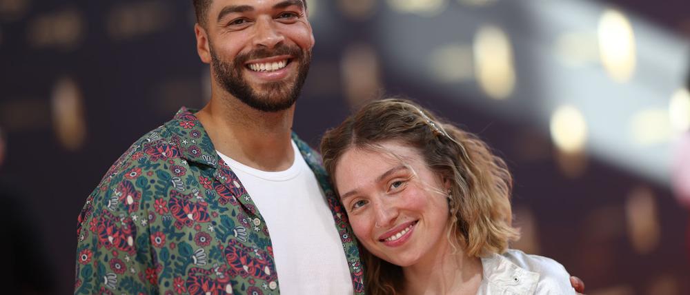 Bianca Heinicke und Freund Timothy Hill besuchten zusammen die TV-Gala zum Deutschen Fernsehpreis.